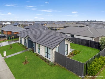 Modern 2023-Built Home in Popular Faringdon