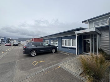 Image 1 of 7