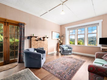 A Private Garden Hideaway with Character & Charm