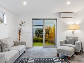 Single-Level, Carparking and Premium End Unit