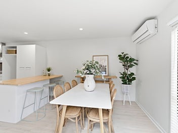 Central Two bed with Two Car Parks!