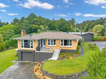 One Acre of Privacy - Minutes from Kamo