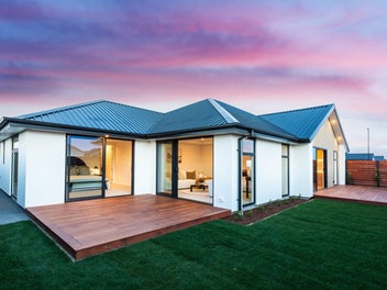 Stunning Entertainer's Dream