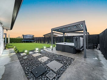 PRIVATE, PEACEFUL & PERFECT FOR ENTERTAINING!