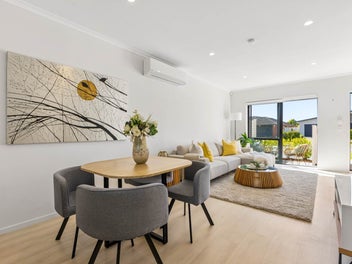 Immaculate Fletchers Home in Waiata Shores!