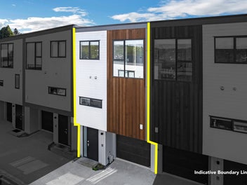 Freehold with 3 Beds Plus Study and Garage !!