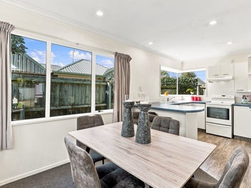 * UNDER OFFER * Private Family Haven - Space, Secu