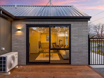 Freehold, Garaging or Carpark! Take your Pick!