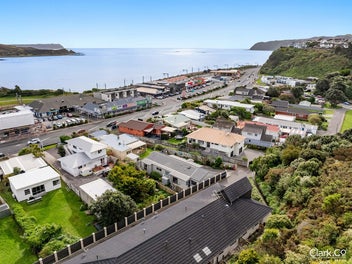 Charming Paremata Townhouse Awaits You!