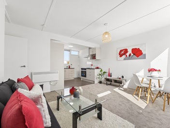 NEW LYNN's BEST VALUE 3-BEDDIE !