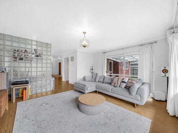 Single Level & Positioned for Convenience