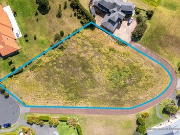 A Rare Coastal Landholding with Sea Views