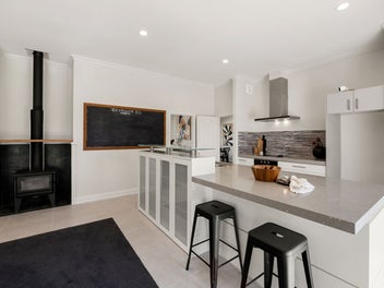 Space, Privacy & Family Living on 3340m² approx.