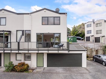 A Standout End Position with Space to Match