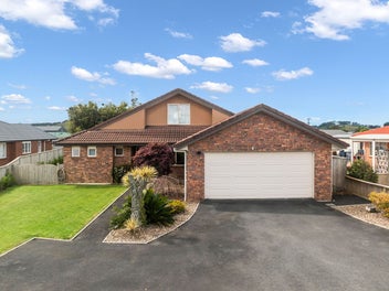 Low Maintenance Family Living & Ready to Go!