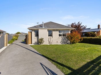 Plenty on offer for Buyers - Must be Sold!!