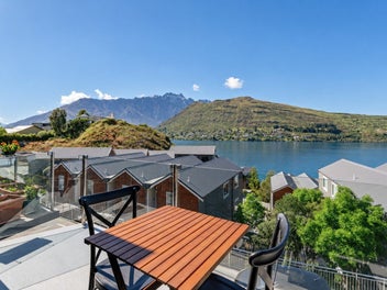 365 VA Flexibility with Lake View