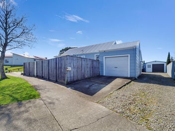 Easy Living Beside Kelvin Grove Park