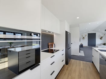 A Modern Retreat Creates Easy Living in Rakaia.