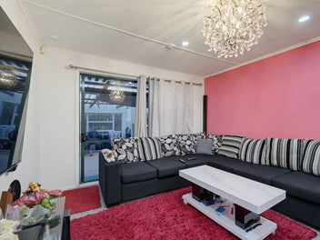 Light, Lifestyle & Location — All in One!