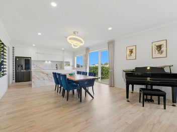 Recently Renovated & Three Master Ensuites