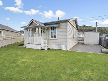 Timeless Cottage, Prime Petone Position