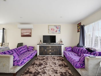 17 Dungarvon Pl, Clendon Park