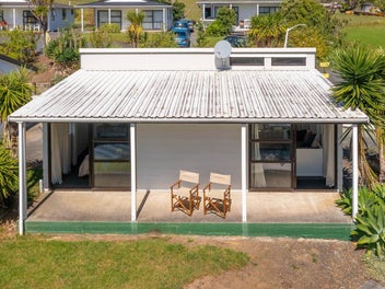 Furnished Unit: Low-Maintenance & Income Potential