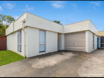 Superb Location - Glen Eden Gem
