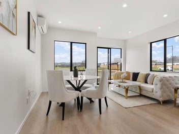 MODERN CORNER SINGLE-LEVEL LIVING