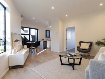 Superb Value * Brand New * Stylish * City Fringe