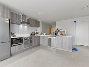 AFFORDABLE. 2 BEDROOM. SUNNY. ALBANY.