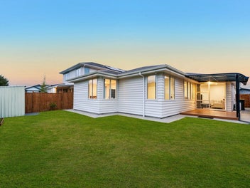 OWNERS AUSTRALIA-BOUND - THIS ONE MUST SELL!
