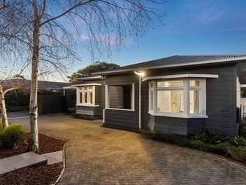 Sun-drenched bungalow - Vendor purchased