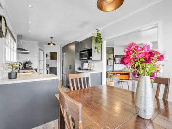 Comfort, Character & Convenience in Glenview