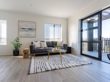 Superb Value * Brand New * Stylish * City Fringe