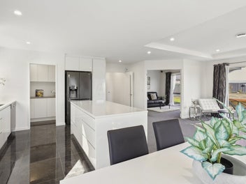 Enviable Family Opportunity In Prestons Park!