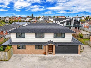 4-BEDROOM HOME IN PAPATOETOE'S GOLDEN CIRCLE!