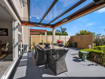 STYLISH TOWNHOUSE, SUPERB LOCATION