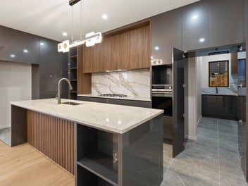 Spacious Family Living in Ormiston School Zone!