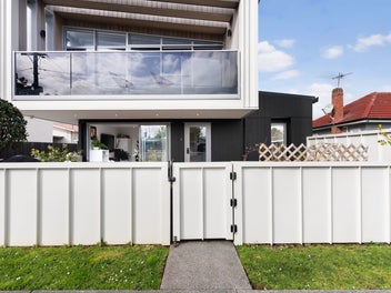 Boutique Lock & Leave in Onehunga