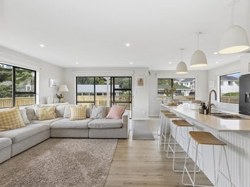 BEAUTIFULLY REFRESHED - MOVE IN AND ENJOY!
