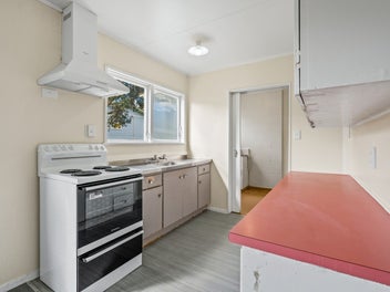Under offer - Vacant Onerahi Do-Up Must Sell