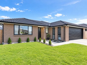 Stunning views, two ensuites & modern living