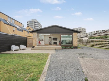 Rare Foothold in Blue-Chip Location