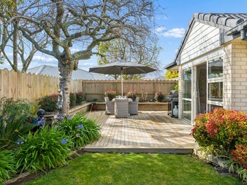 Freehold Oasis - Comfort, Convenience & Charm