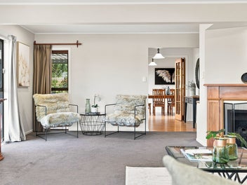 LAST CHANCE TO VIEW | AUCTION 6TH OCT