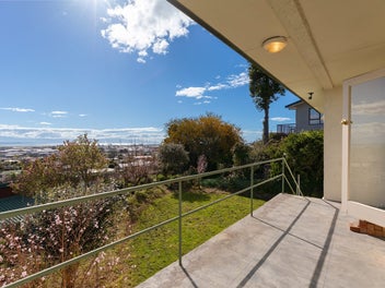 Classic 1950s Kiwi Home on a full Section!