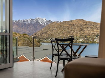 365 VA Flexibility with Lake View