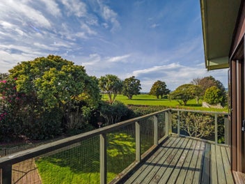 Parkside living on a quarter acre section
